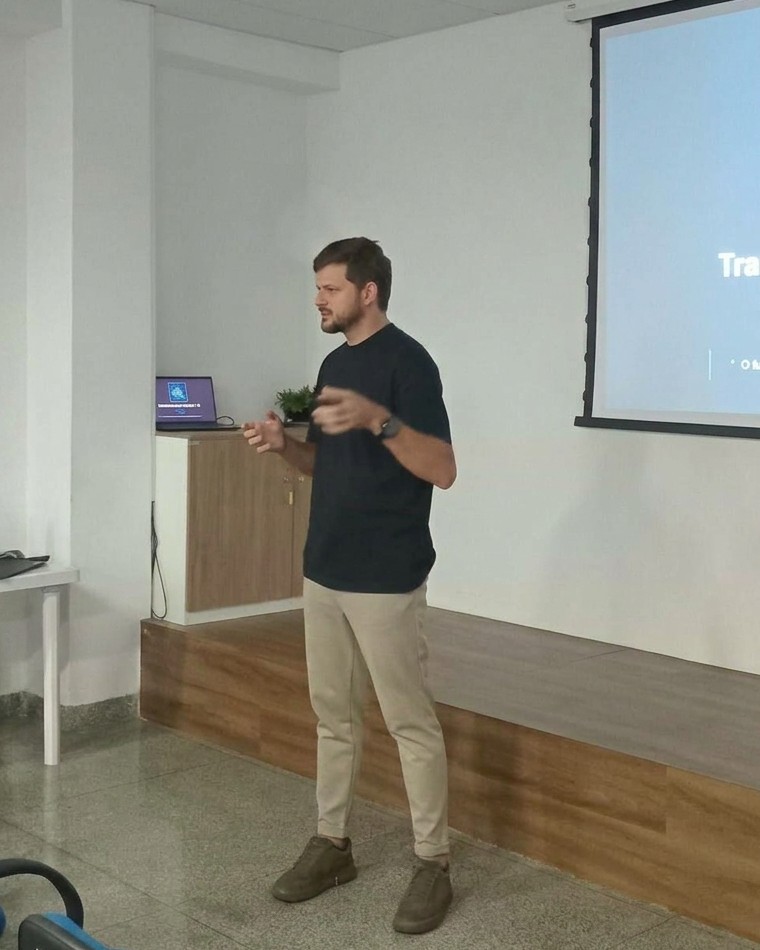 David Ponzenato palestrando sobre Transformação Digital